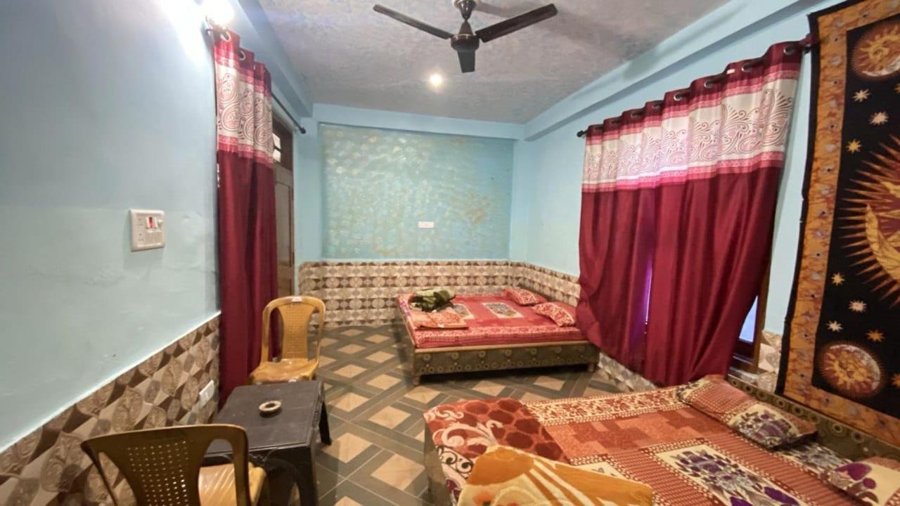 Nucleus Guest House Kasol Rum bild