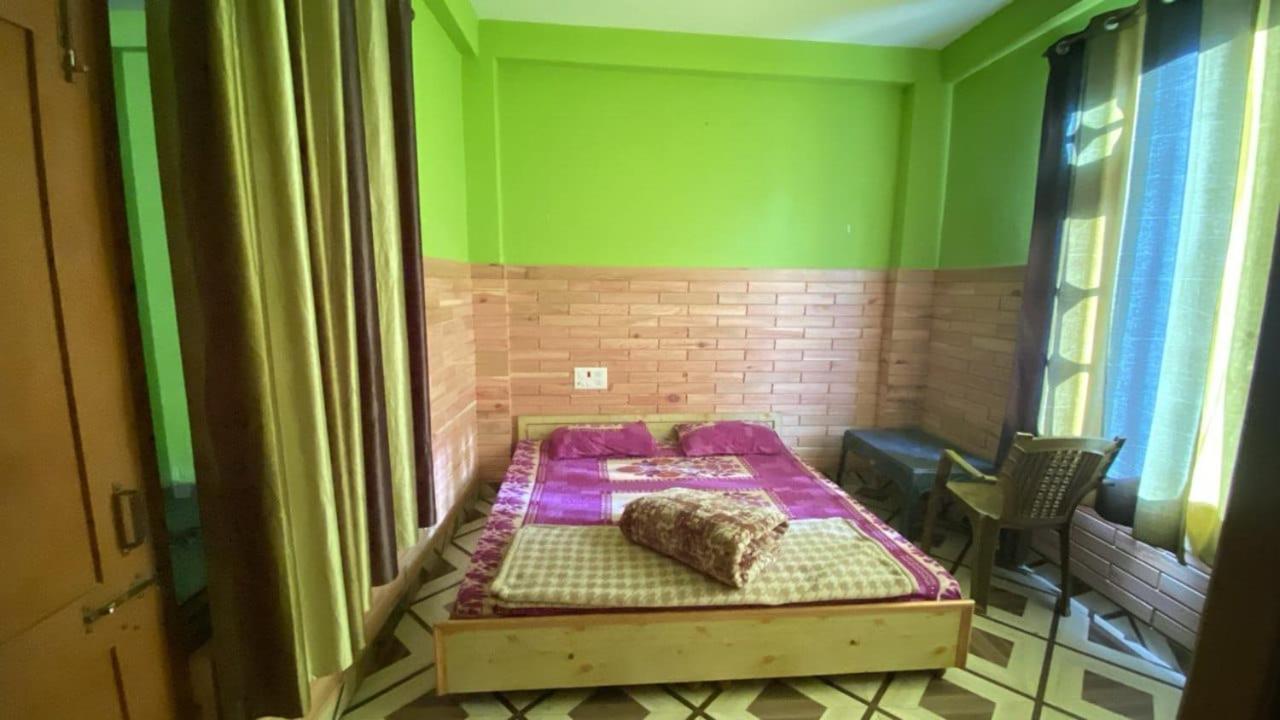 Nucleus Guest House Kasol Rum bild